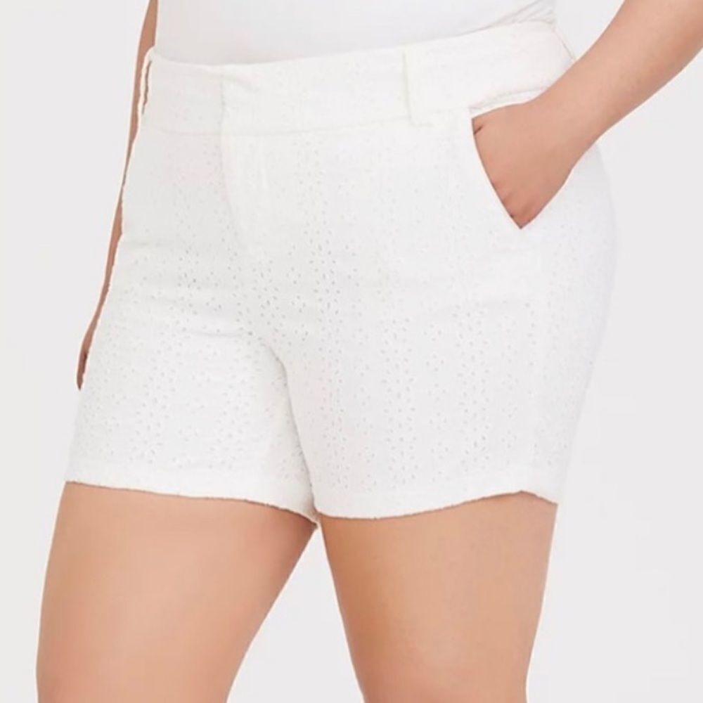 Torrid Sz 20 White Eyelet Short